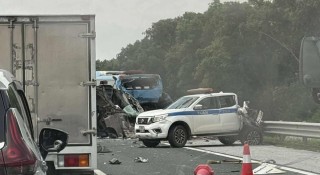Tai nạn liên hoàn trên cao tốc Hà Nội – Hải Phòng: 2 người tử vong, xe đầu kéo lật nghiêng, ô tô tuần đường bị tông nát đuôi
